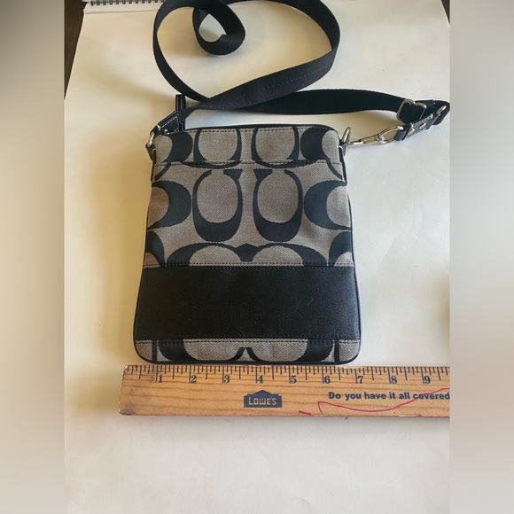 Coach crossbody purse. - Picture 3 of 4